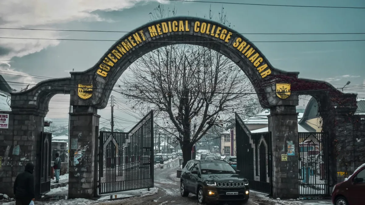 The main gate of Government Medical College, Srinagar, in winter. The college's MBBS seats are filled through JKBOPEE's UT quota counselling.
