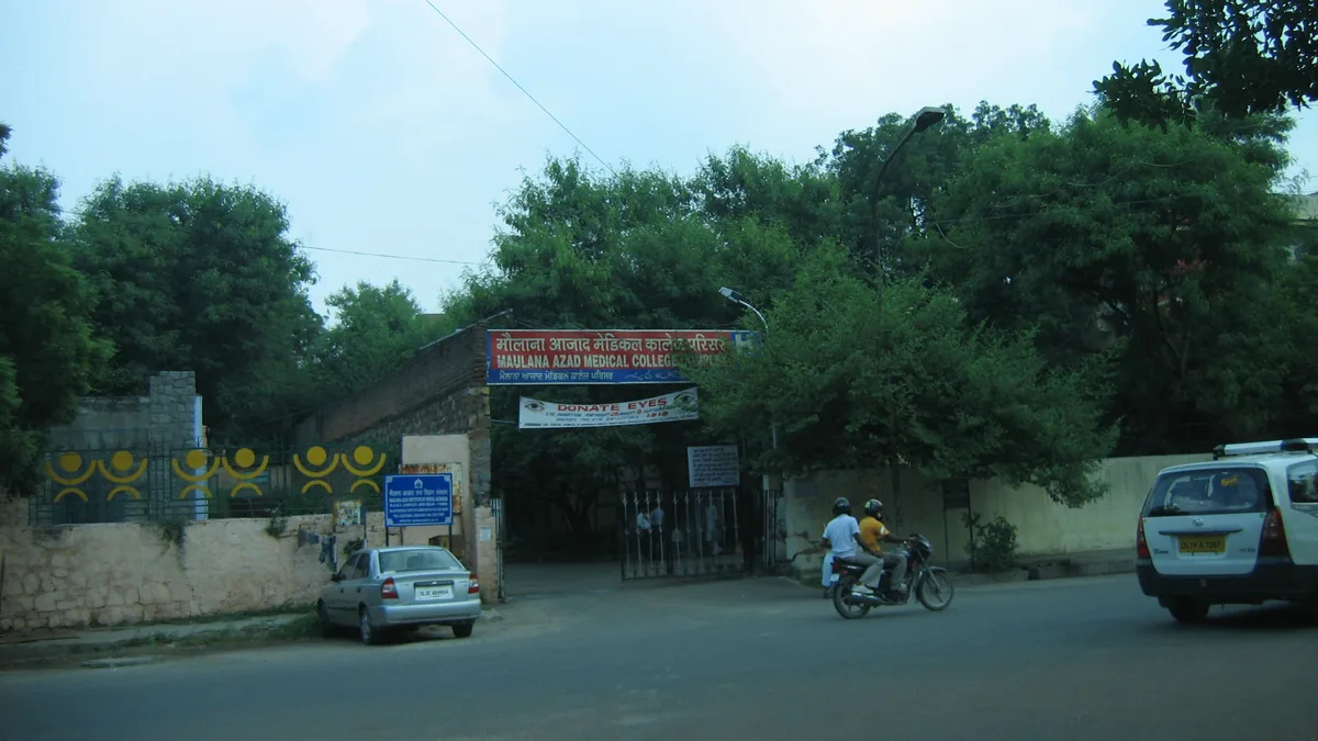 The entrance of Maulana Azad Medical College in New Delhi (representative image)