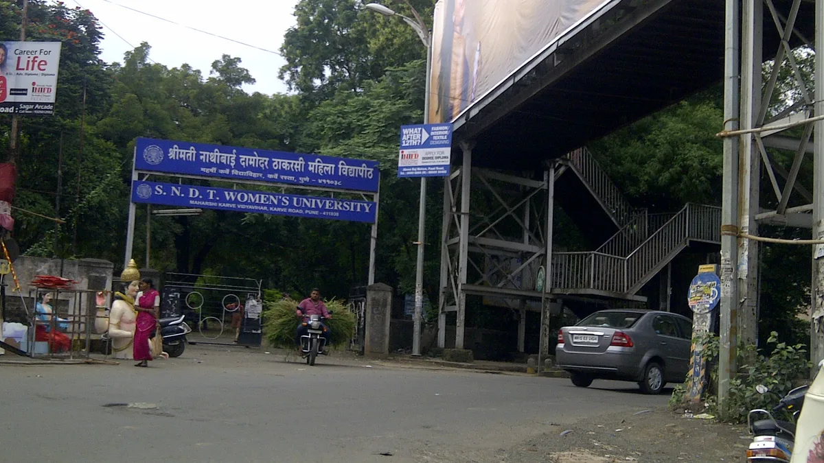 The entrance of SNDT Women's University's campus at Karve Road, Pune; distance-education admissions are run by the university's CDOE centre in Mumbai